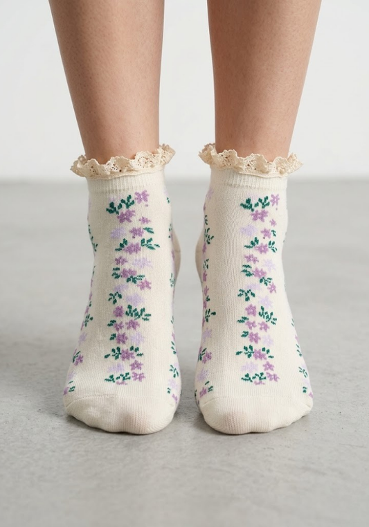 Lavender Meadow Lace-Trim Ankle Socks