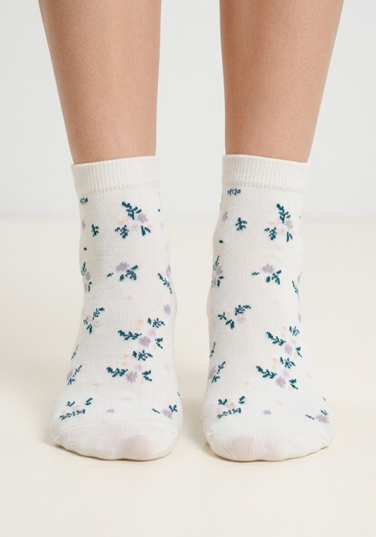 Dainty Lilac Sprig Ankle Socks