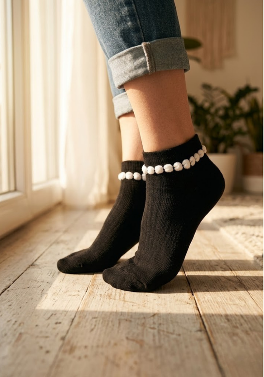 Pom-Pom Trim Noir Ankle Socks