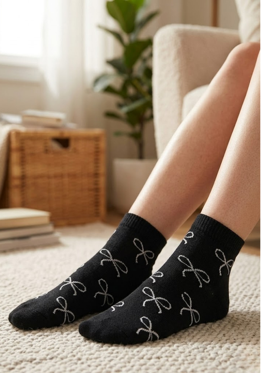 Dainty Silver Bow Noir Ankle Socks