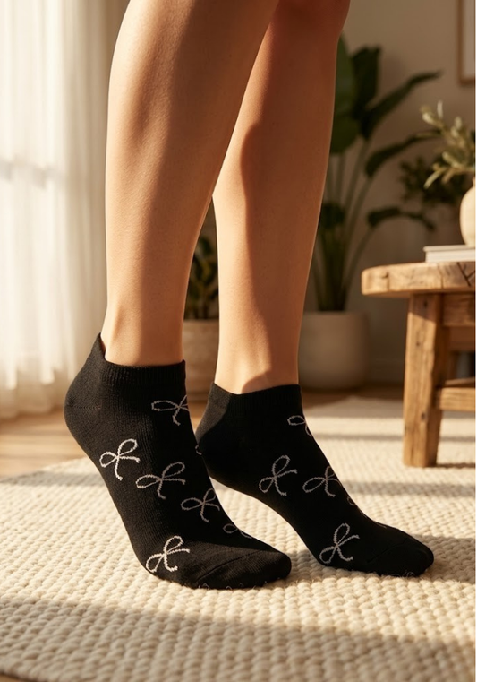 Dainty Silver Bow Noir Ankle Socks